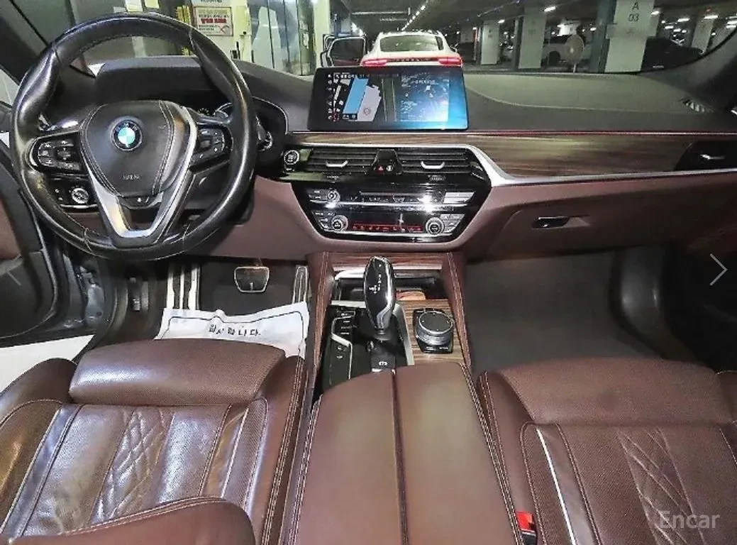 BMW 530 M* SPORT* ОБДУХВАНЕ* 360КАМЕРА* ХЕДЪП* LANE* ASSIS, снимка 8 - Автомобили и джипове - 56129122