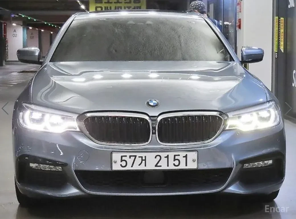 BMW 530 M* SPORT* ОБДУХВАНЕ* 360КАМЕРА* ХЕДЪП* LANE* ASSIS, снимка 4 - Автомобили и джипове - 56129122