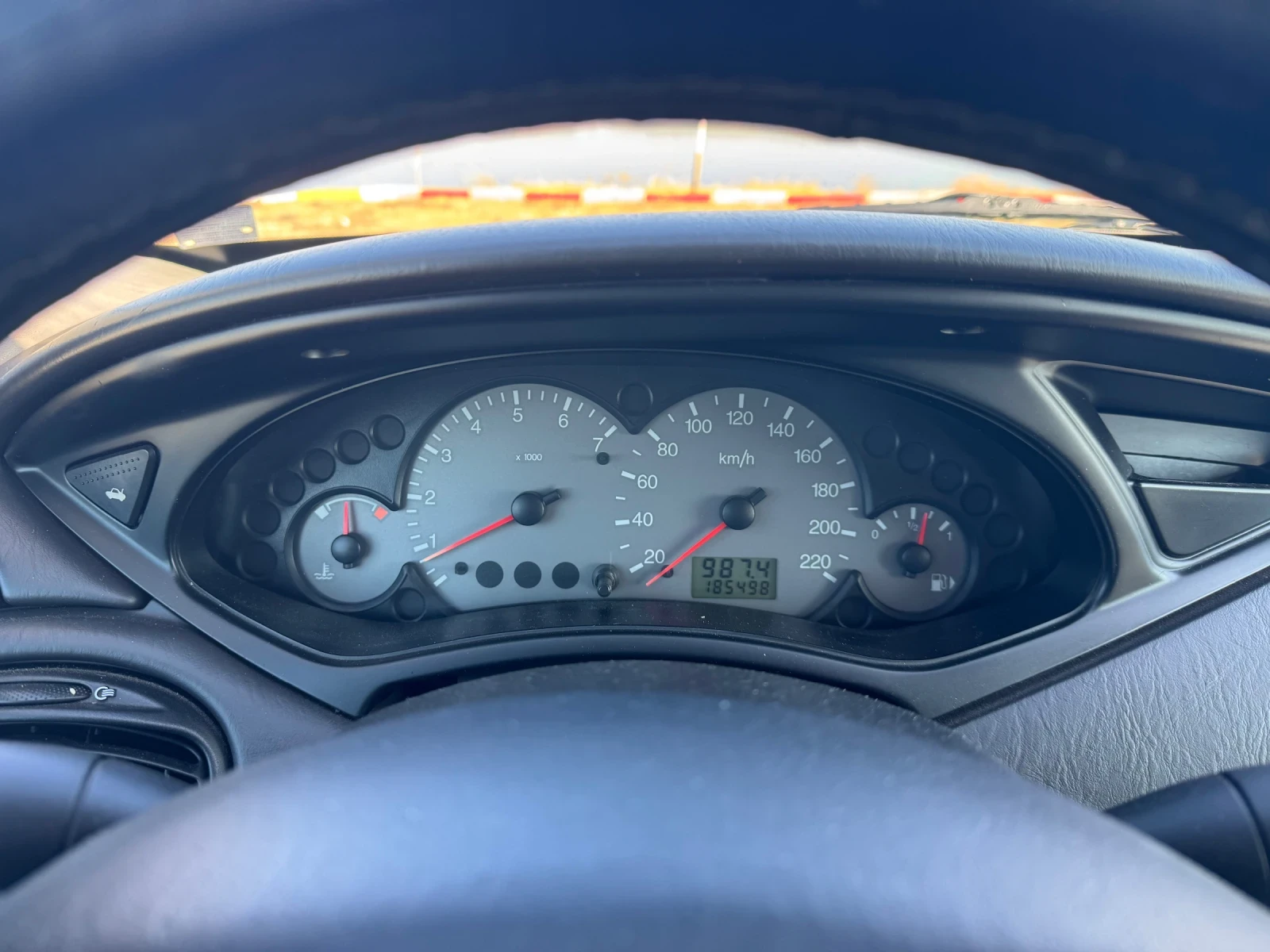 Ford Focus 1.6 бензин, снимка 7 - Автомобили и джипове - 56344218