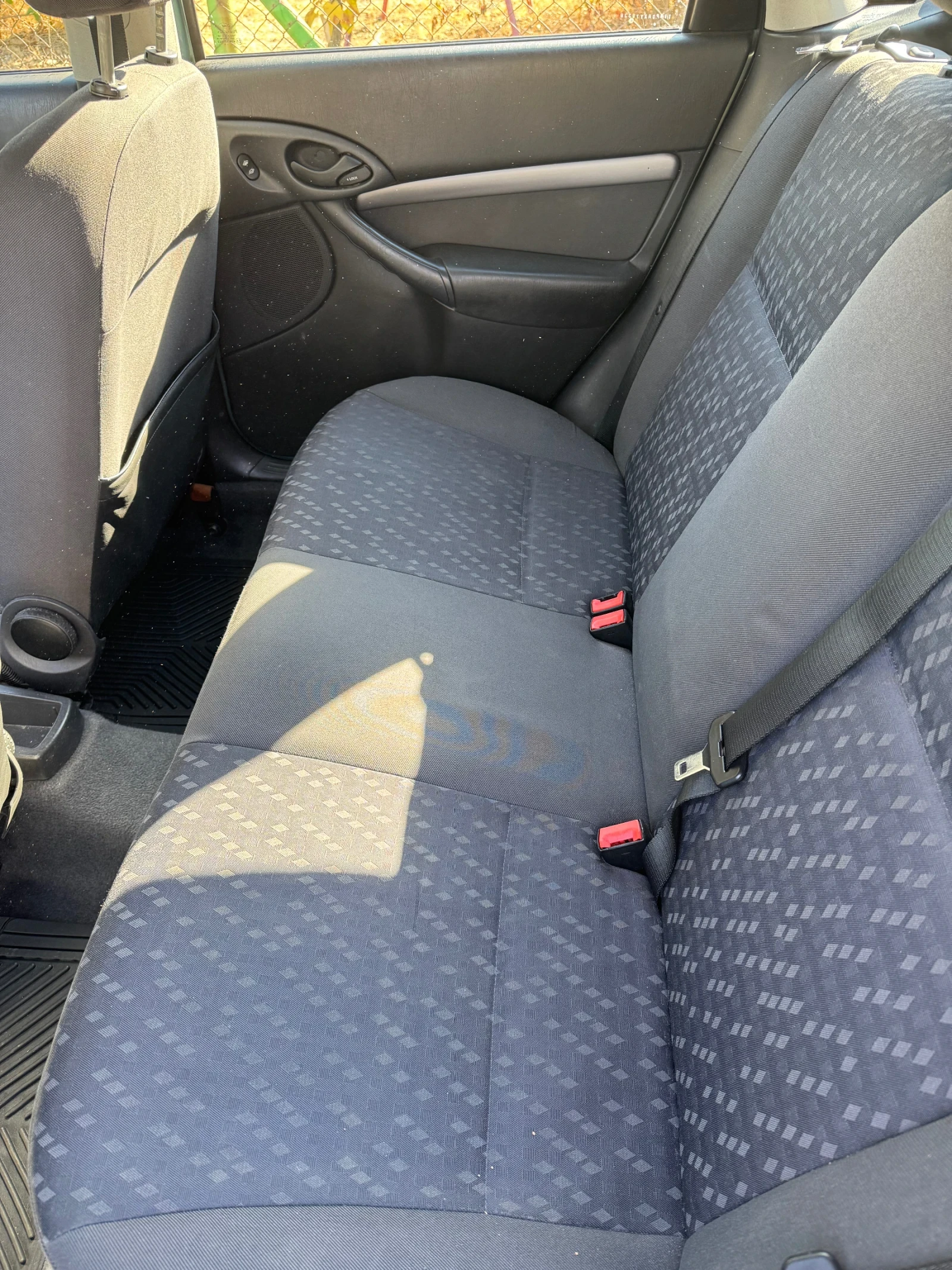 Ford Focus 1.6 бензин, снимка 8 - Автомобили и джипове - 56344218