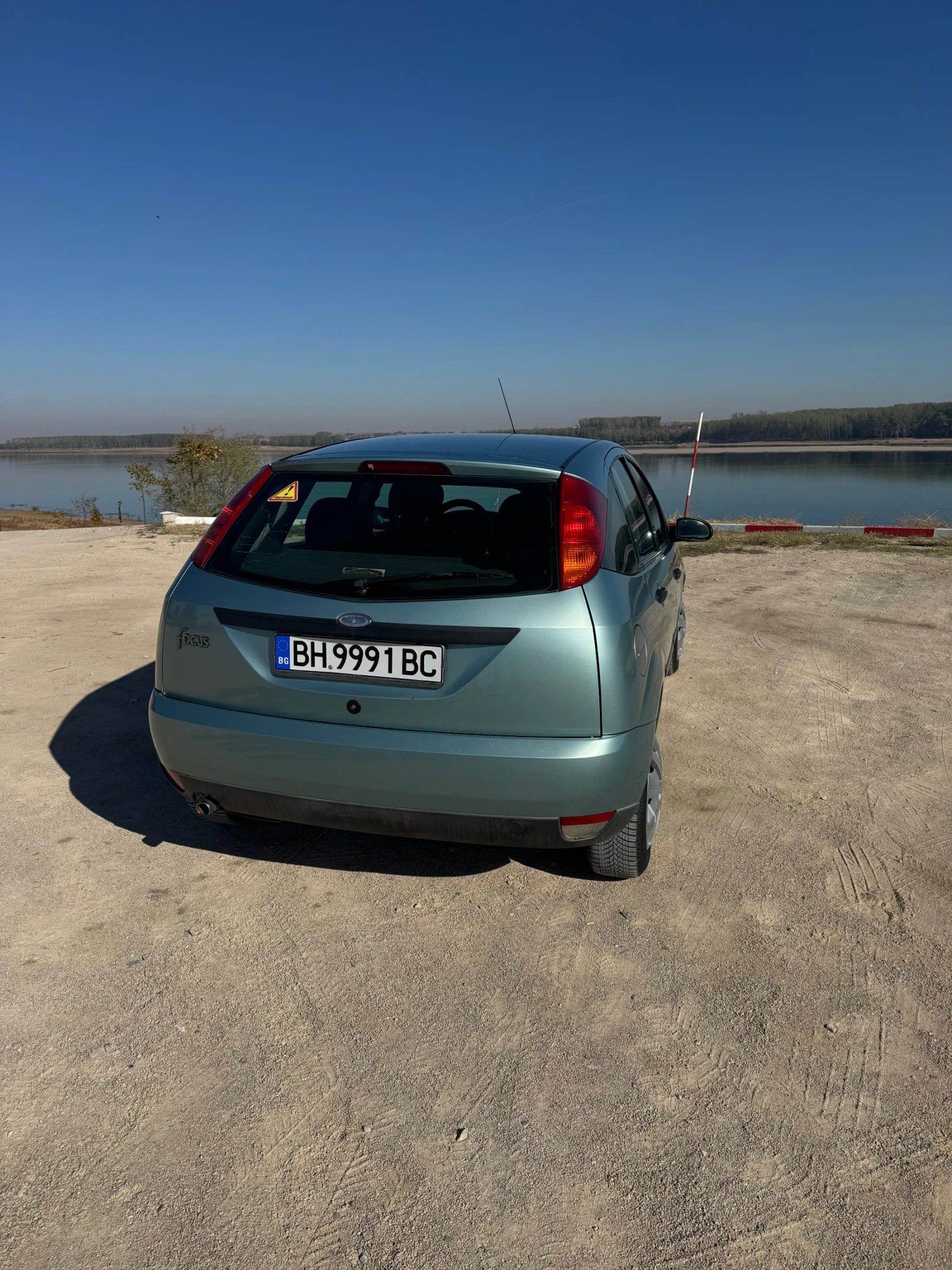 Ford Focus 1.6 бензин, снимка 4 - Автомобили и джипове - 56344218