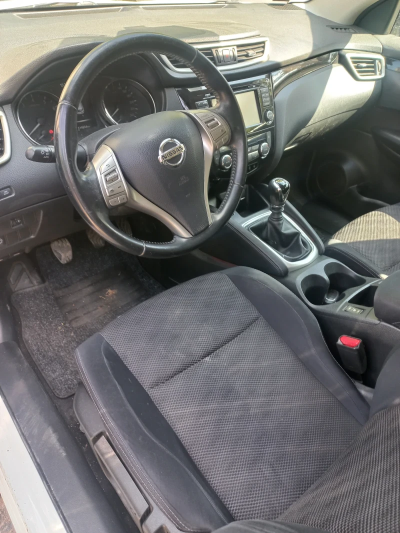 Nissan Qashqai, снимка 7 - Автомобили и джипове - 47107419