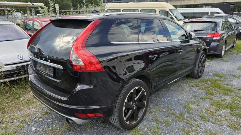 Volvo XC60 T5 R Design, снимка 3 - Автомобили и джипове - 47470311