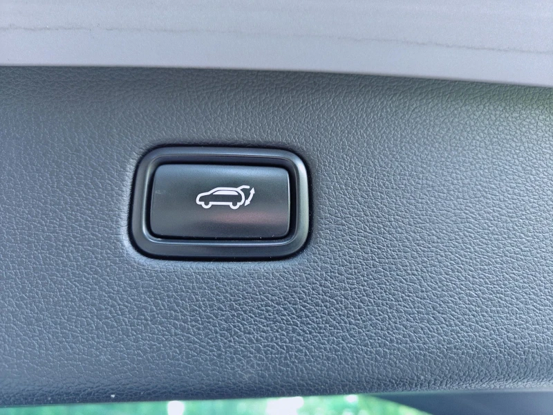 Hyundai Tucson 2.0 4WD Premium, снимка 13 - Автомобили и джипове - 52307718