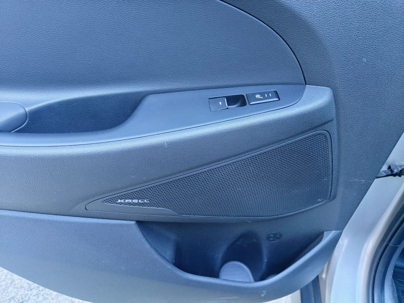 Hyundai Tucson 2.0 4WD Premium, снимка 11 - Автомобили и джипове - 52307718