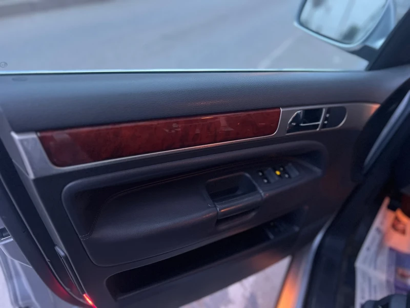 VW Touareg, снимка 17 - Автомобили и джипове - 52567021