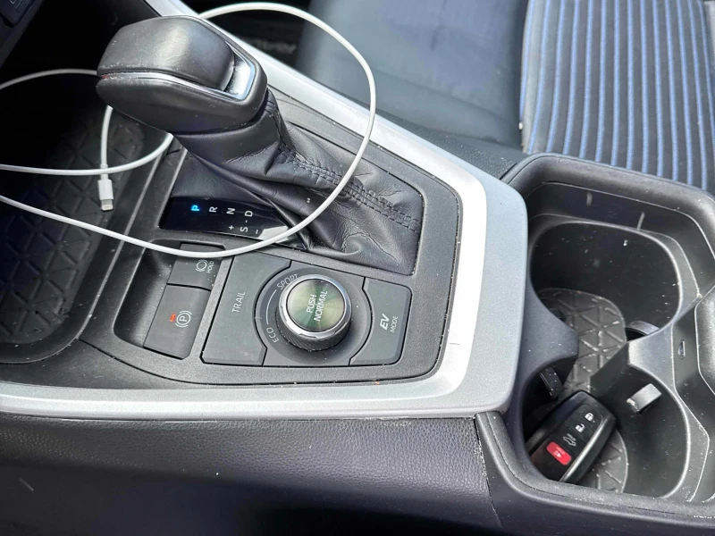 Toyota Rav4 HYBRID XSE * * CARFAX * * АВТО КРЕДИТ * * , снимка 9 - Автомобили и джипове - 52587639