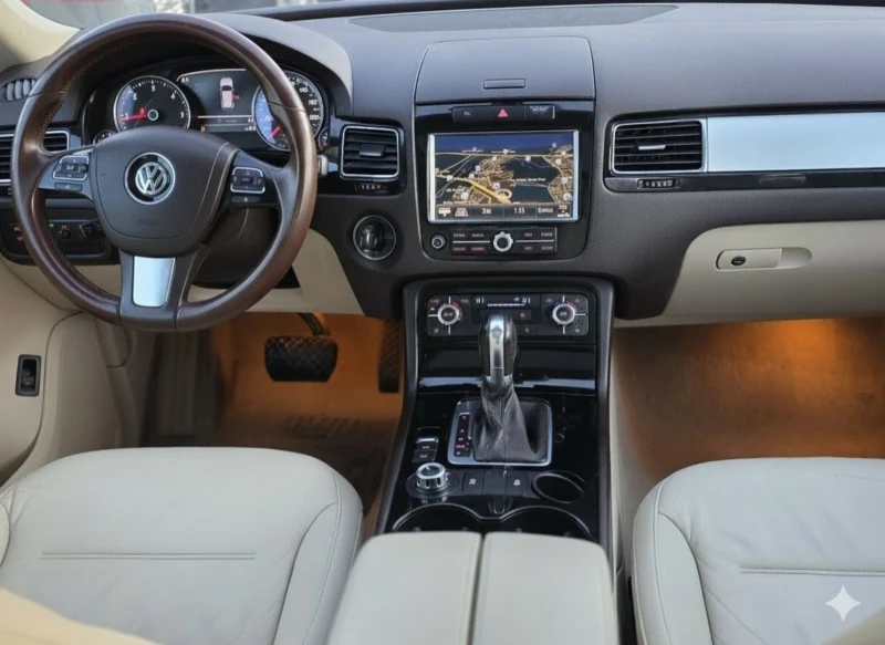 VW Touareg 3.0tdi Панорама /Печка/ Би ксенон / Кожа , снимка 9 - Автомобили и джипове - 53014957