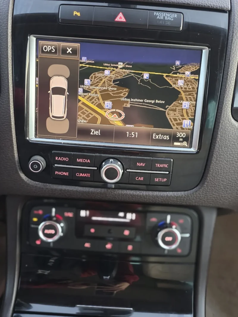 VW Touareg 3.0tdi Панорама /Печка/ Би ксенон / Кожа , снимка 12 - Автомобили и джипове - 53014957