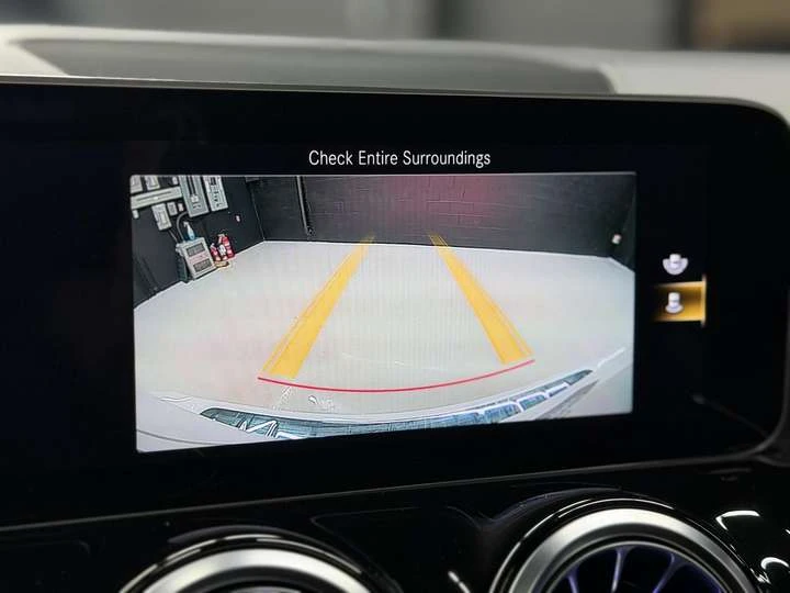 Mercedes-Benz GLB AMG PKG| 7 PASS| BACKUP| FCW| BSM| CARPLAY| , снимка 14 - Автомобили и джипове - 53985139