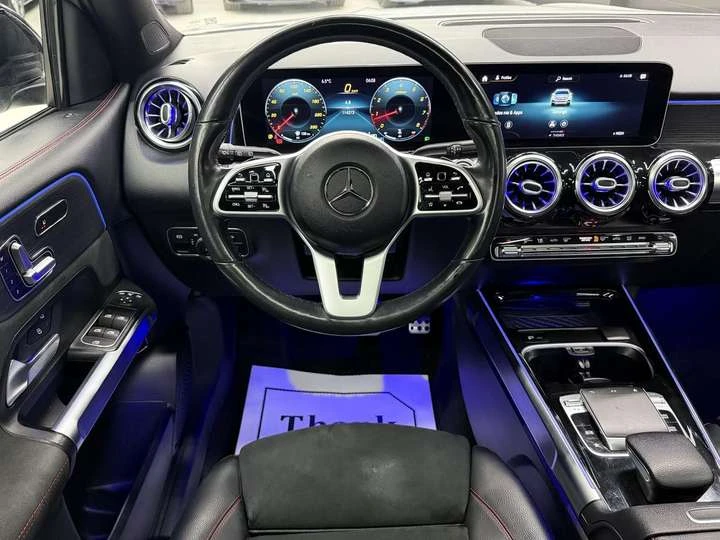 Mercedes-Benz GLB AMG PKG| 7 PASS| BACKUP| FCW| BSM| CARPLAY| , снимка 8 - Автомобили и джипове - 53985139