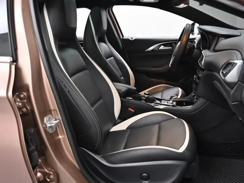 Infiniti Q30 2.0 EXCLUSIVE, снимка 10 - Автомобили и джипове - 54854388