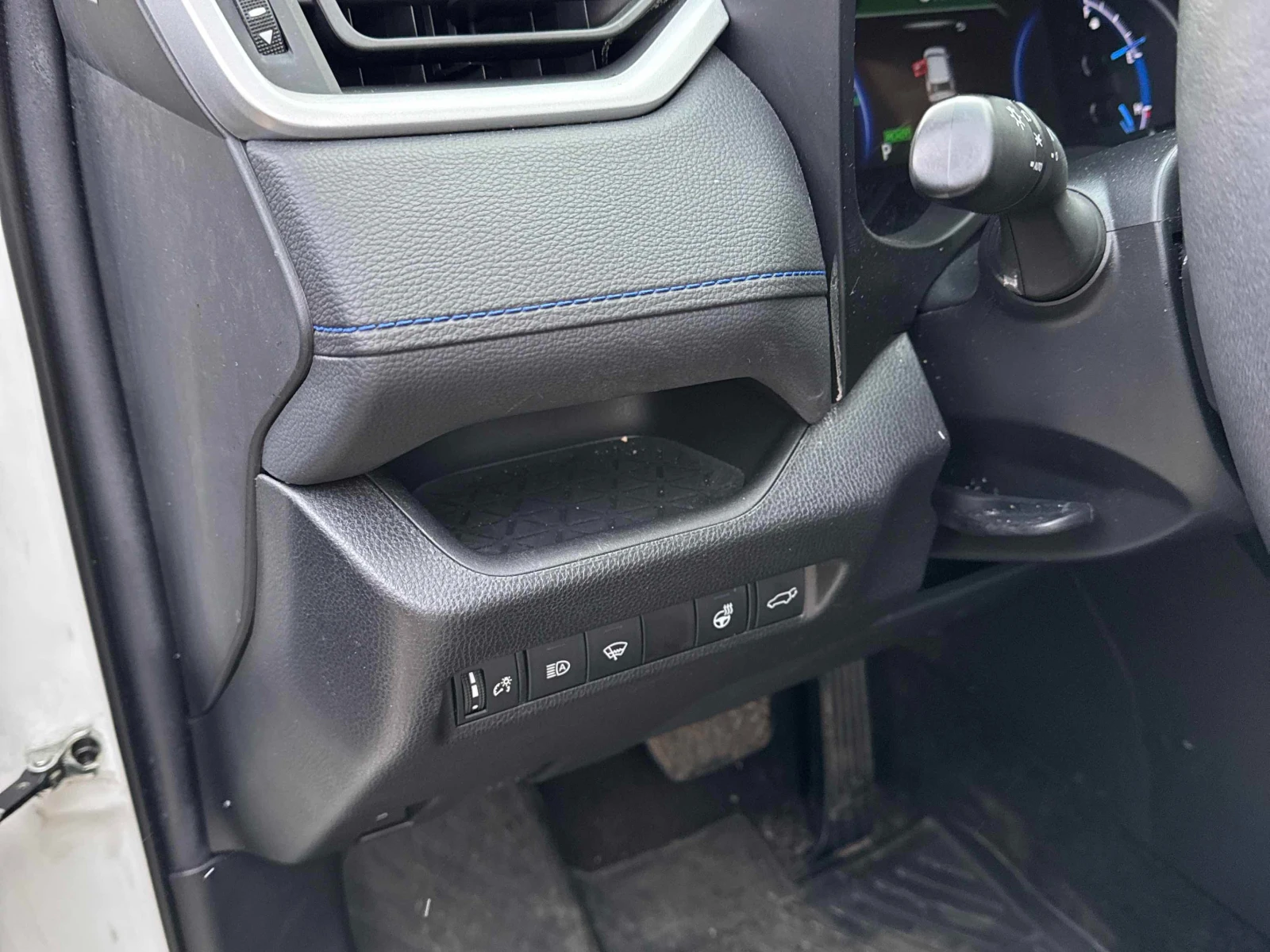 Toyota Rav4 HYBRID XSE * * CARFAX * * АВТО КРЕДИТ * *  - изображение 8