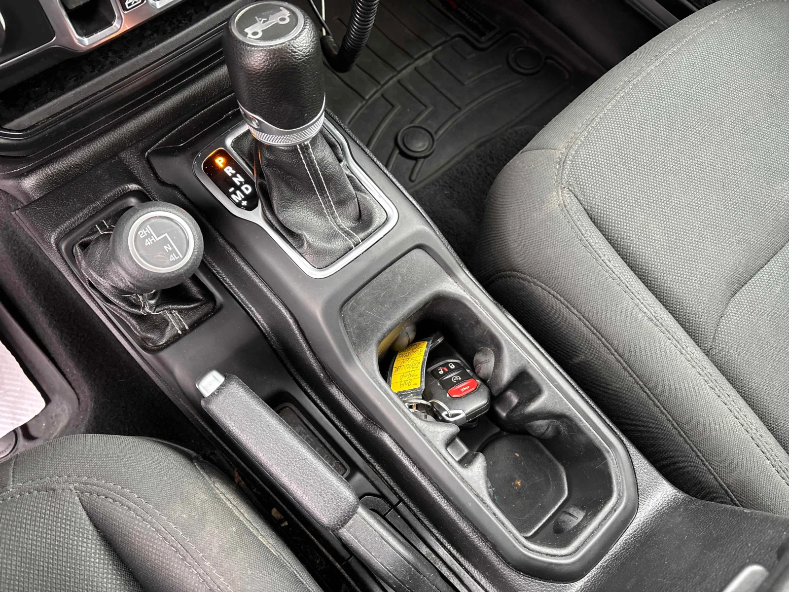 Jeep Wrangler UNLIMITED SAHARA/����/����/REMOTE START/CRUISE | Mobile.bg � ����������� 12