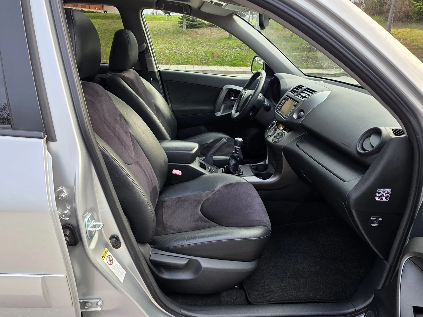 Toyota Rav4 Фейслифт, Вс.екстри, Сервизна история , снимка 11 - Автомобили и джипове - 53967567