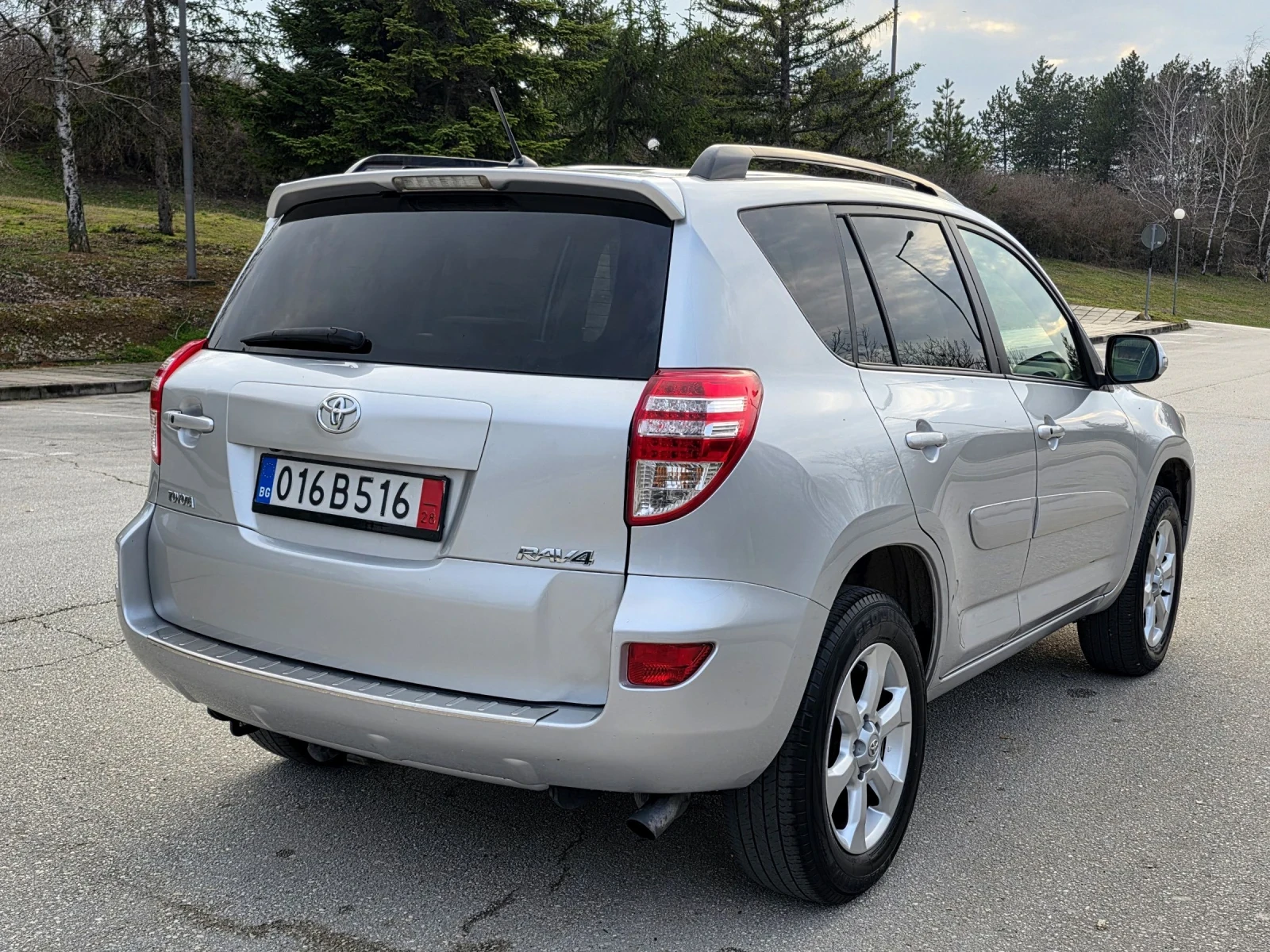 Toyota Rav4 Фейслифт, Вс.екстри, Сервизна история , снимка 6 - Автомобили и джипове - 53967567