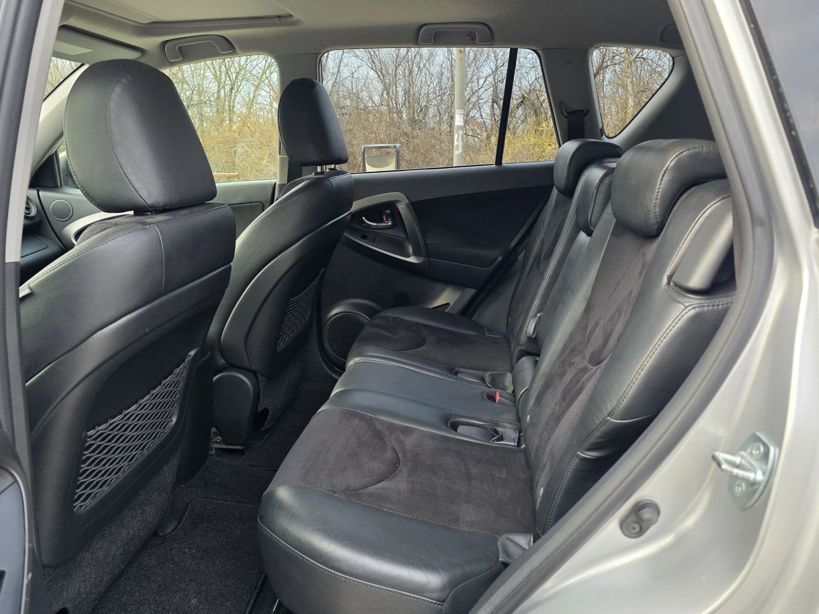 Toyota Rav4 Фейслифт, Вс.екстри, Сервизна история , снимка 14 - Автомобили и джипове - 53967567