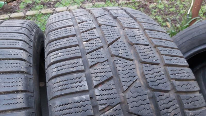 Гуми Зимни 245/45R17, снимка 4 - Гуми и джанти - 27571583