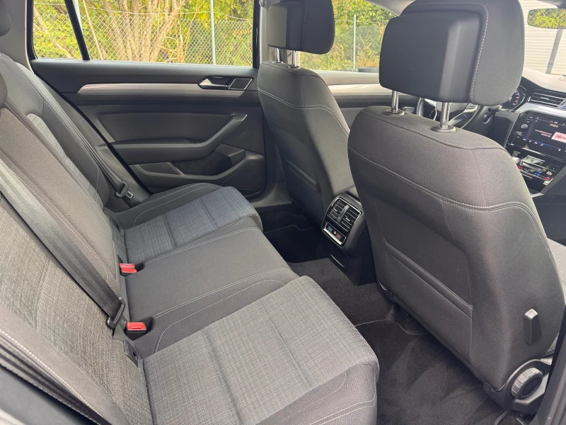 VW Passat 1.5 TSI Facelift Digital Cockpit ДАНИЯ, снимка 15 - Автомобили и джипове - 51644550
