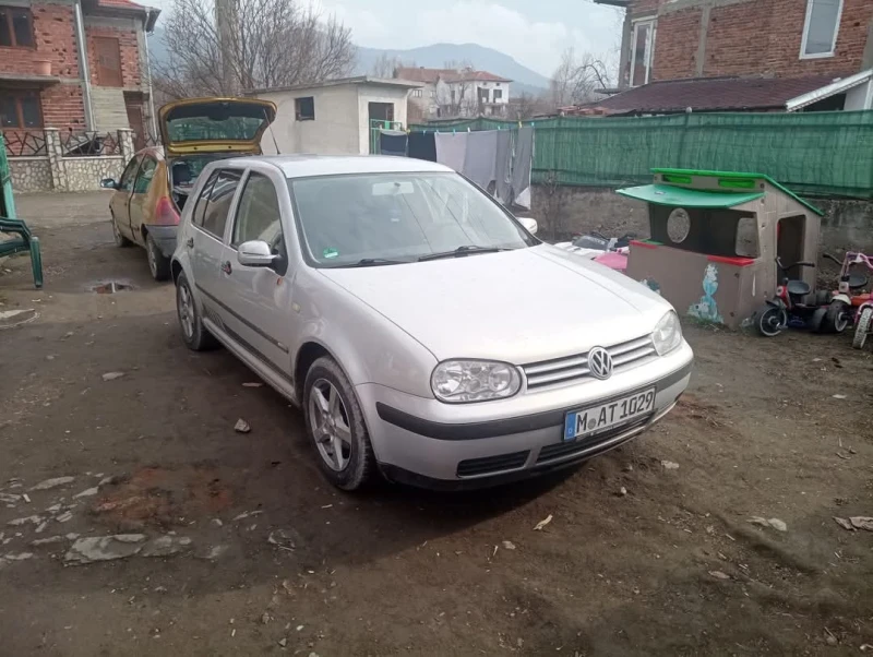 VW Golf, снимка 1 - Автомобили и джипове - 49358054