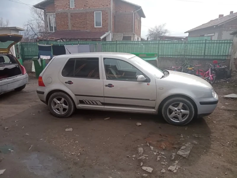 VW Golf, снимка 2 - Автомобили и джипове - 49358054