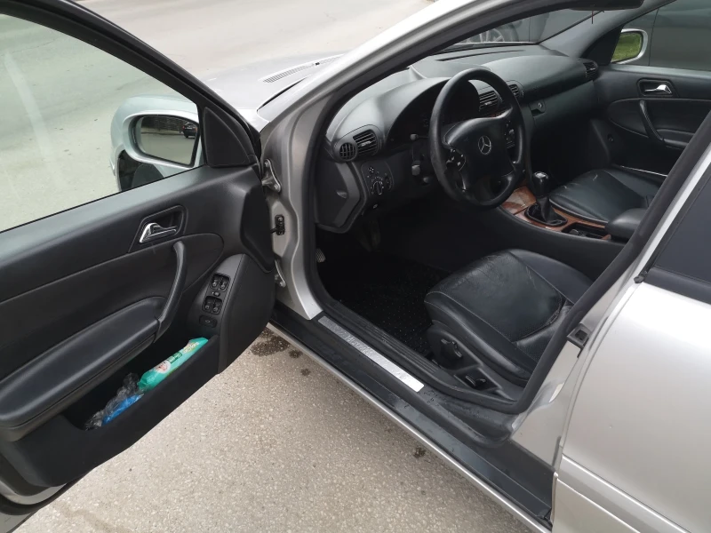 Mercedes-Benz C 220, снимка 8 - Автомобили и джипове - 51844710