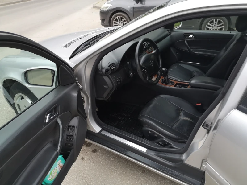 Mercedes-Benz C 220, снимка 10 - Автомобили и джипове - 51844710