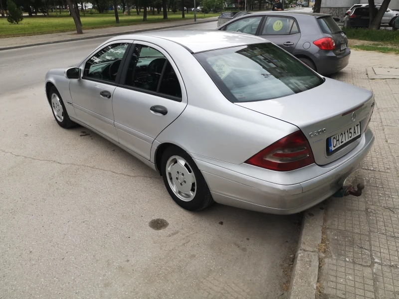 Mercedes-Benz C 220, снимка 5 - Автомобили и джипове - 51844710