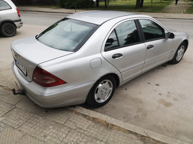 Mercedes-Benz C 220, снимка 4 - Автомобили и джипове - 51844710
