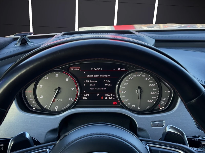 Audi S8 CERAMIC* B&O* DISTR* 360 CAM* KEYLESS* 3xTV* HUD* , снимка 13 - Автомобили и джипове - 52120795