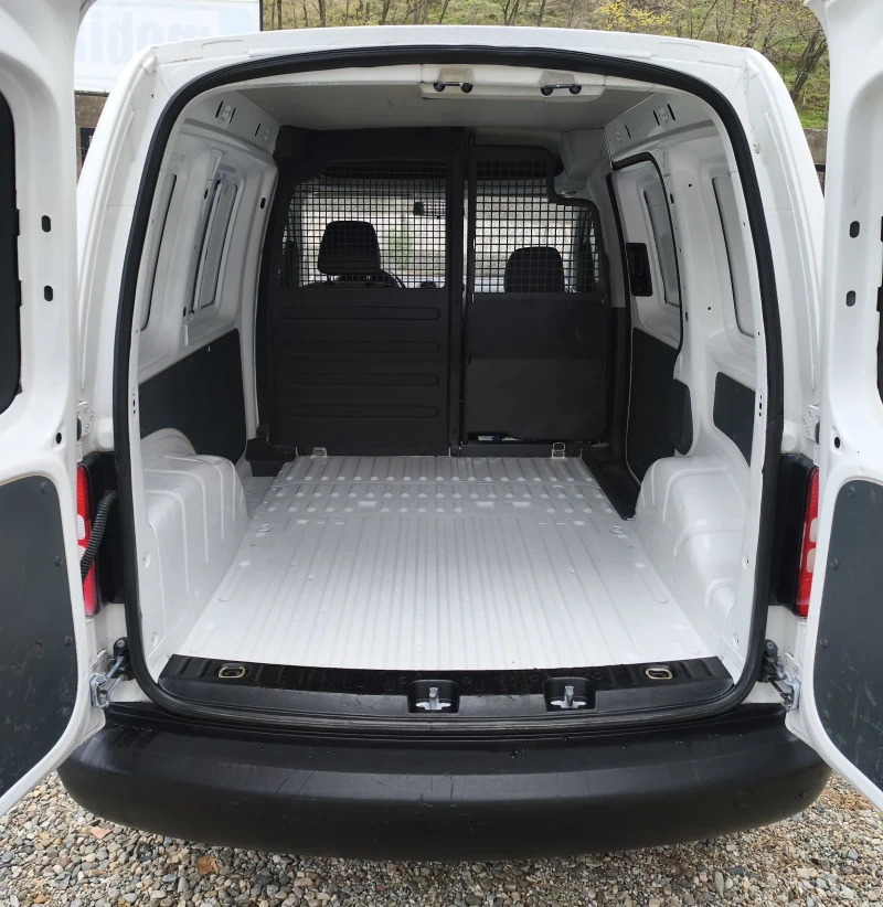 VW Caddy 1.6 TDI, снимка 12 - Автомобили и джипове - 52448208