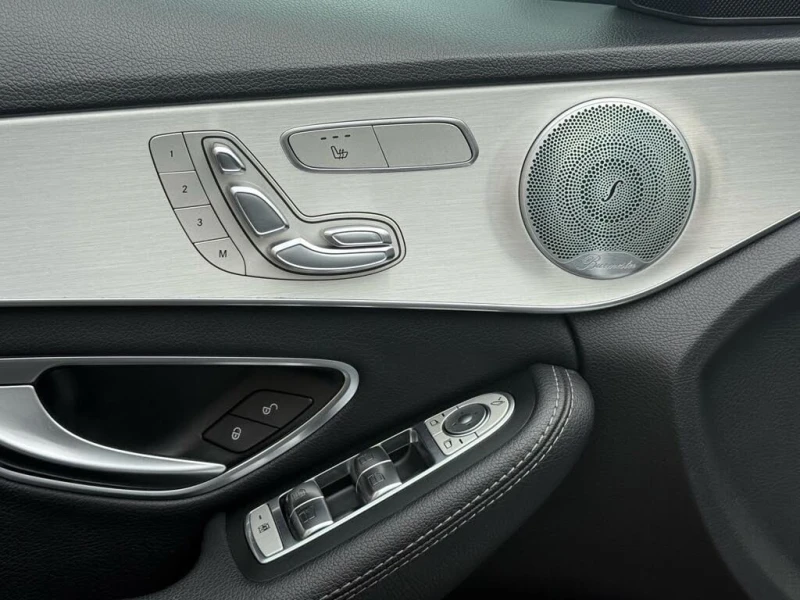 Mercedes-Benz C 300 * АВТО КРЕДИТ* ЦЕНА ДО БГ * СЕРВИЗНА ИСТОРИЯ * , снимка 13 - Автомобили и джипове - 52691191