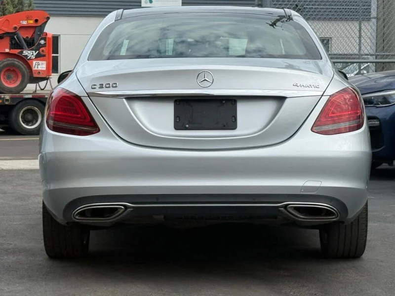 Mercedes-Benz C 300 * АВТО КРЕДИТ* ЦЕНА ДО БГ * СЕРВИЗНА ИСТОРИЯ * , снимка 3 - Автомобили и джипове - 52691191