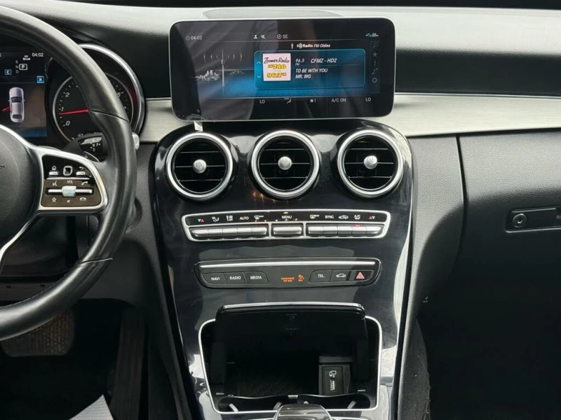 Mercedes-Benz C 300 * АВТО КРЕДИТ* ЦЕНА ДО БГ * СЕРВИЗНА ИСТОРИЯ * , снимка 10 - Автомобили и джипове - 52691191