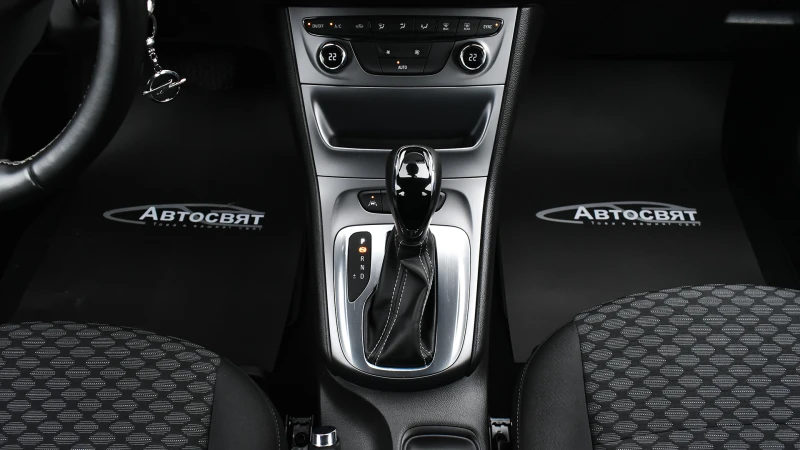 Opel Astra 1.4 SIDI Turbo Edition Automatic, снимка 14 - Автомобили и джипове - 53231727