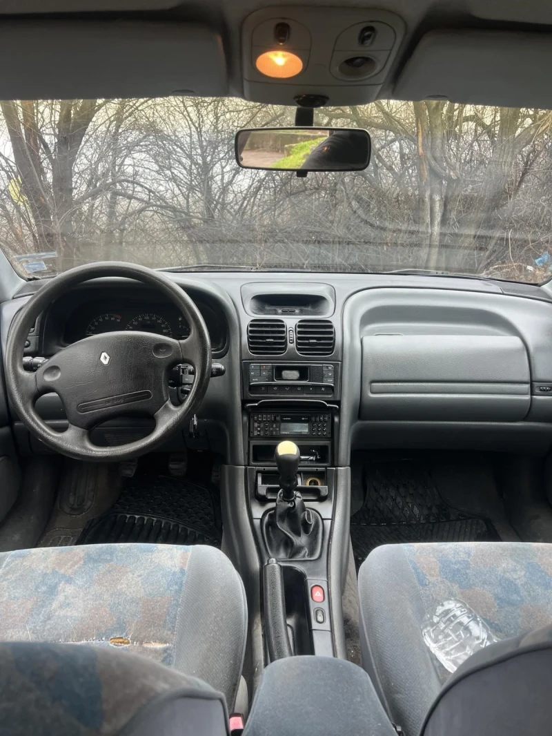 Renault Laguna 2.0бензин, снимка 4 - Автомобили и джипове - 53241322