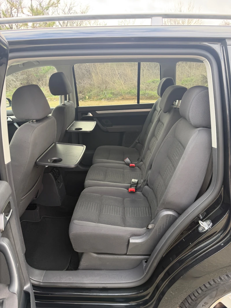 VW Touran 7-МЕСТЕН УНИКАТ, снимка 12 - Автомобили и джипове - 53420232