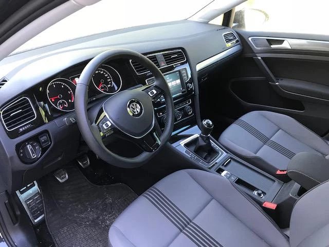 VW Golf 1.6 CXX 110KC, снимка 7 - Автомобили и джипове - 47290709