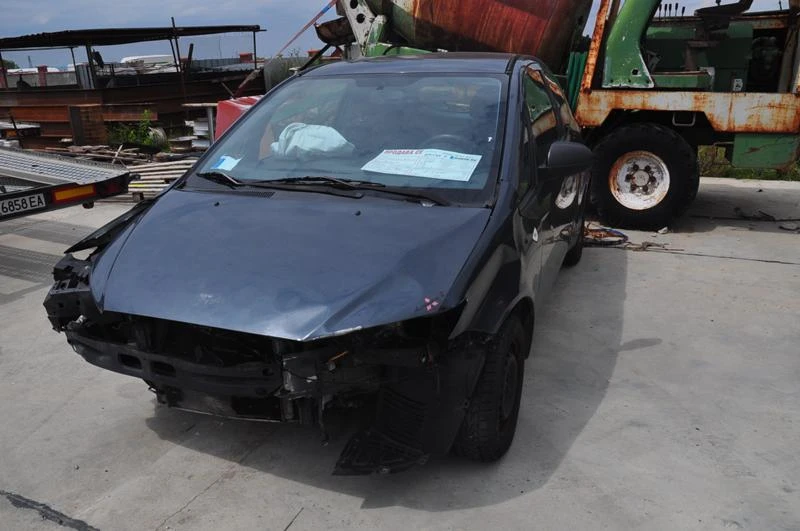 Mitsubishi Colt 1.1 на части - [1] 