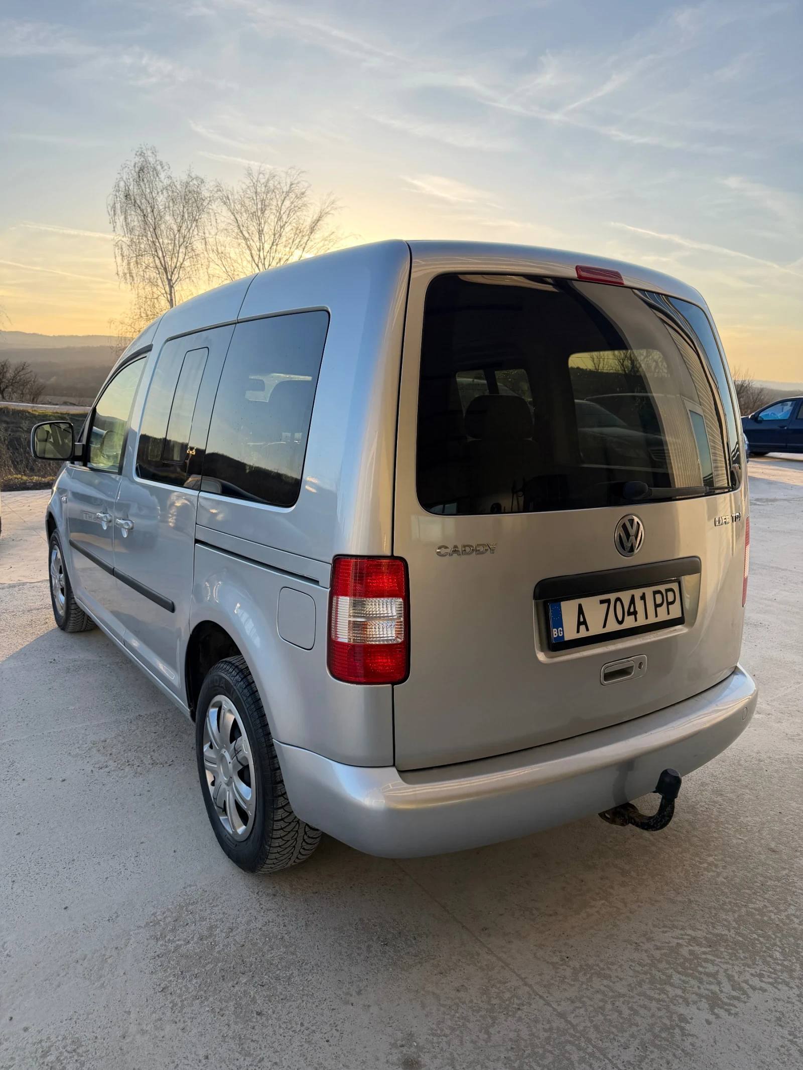VW Caddy, снимка 4 - Автомобили и джипове - 53817380