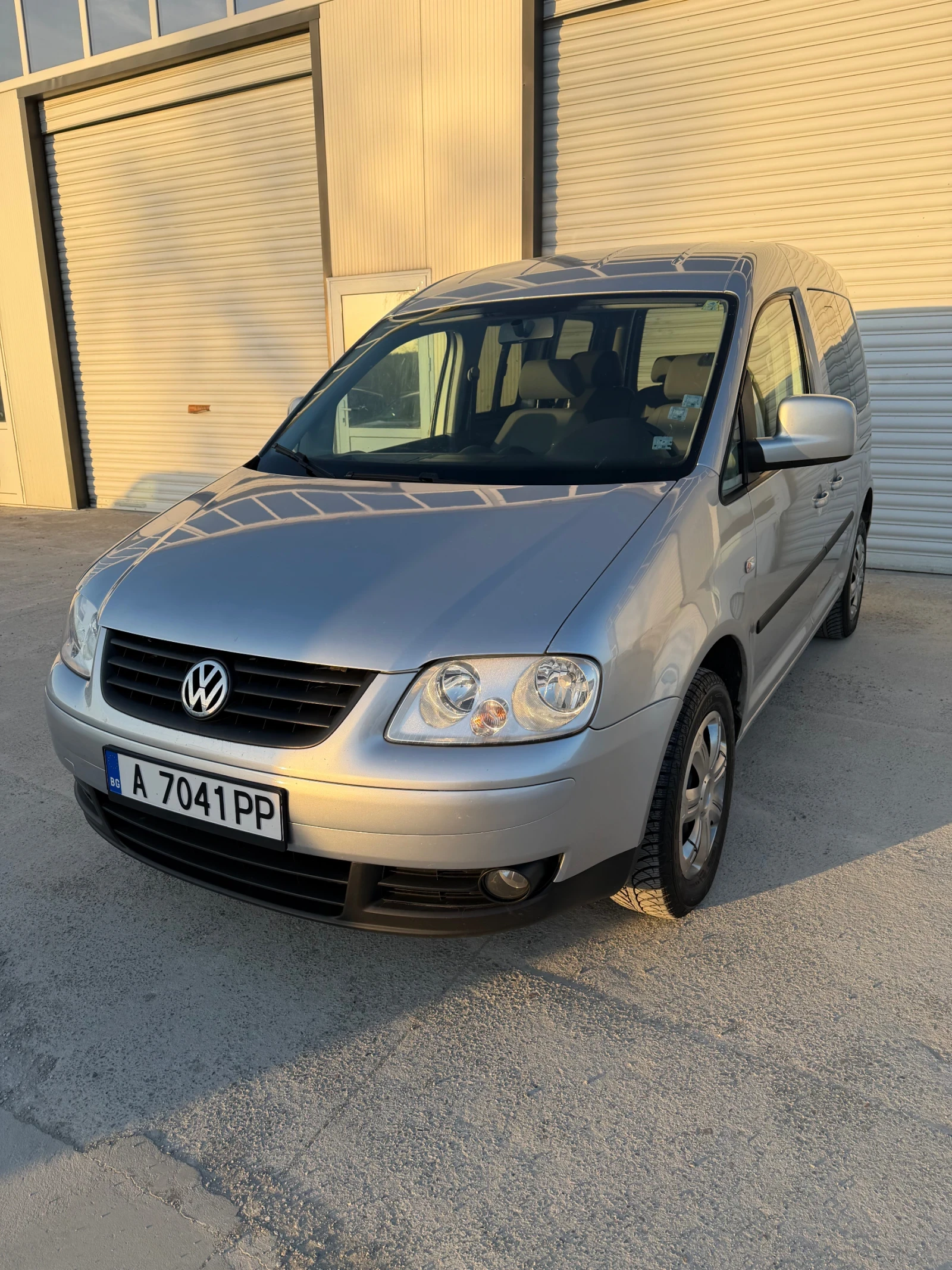 VW Caddy, снимка 2 - Автомобили и джипове - 53817380