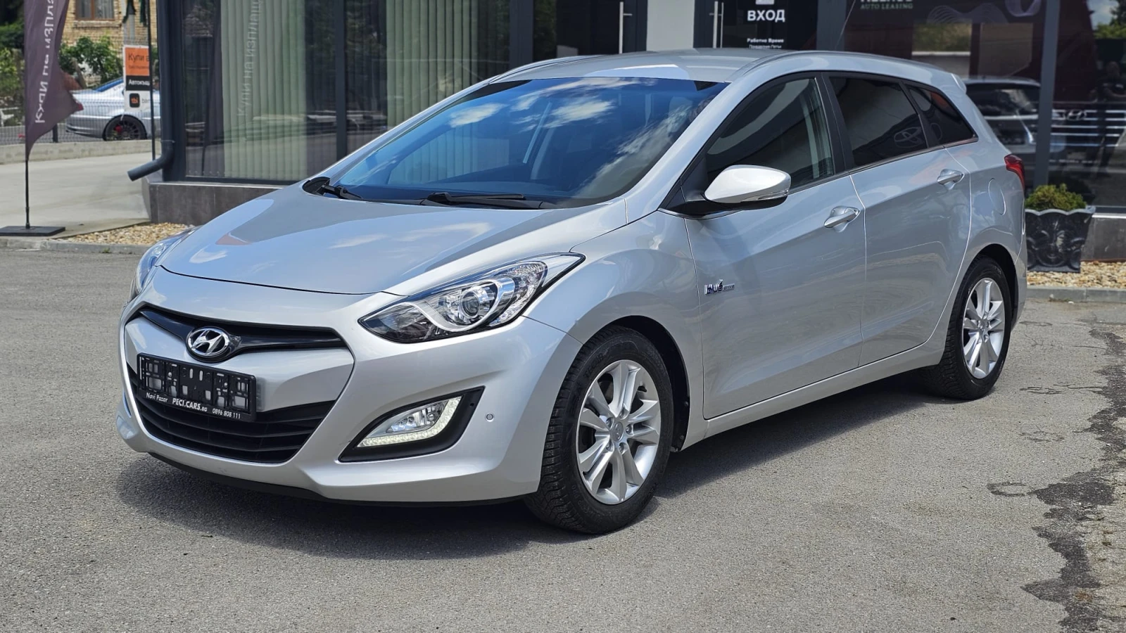 Hyundai I30 1.6GDi 6SP CH-СЕРВИЗНА ИСТ.ТОП СЪСТ.-ЛИЗИНГ, снимка 3 - Автомобили и джипове - 54739342