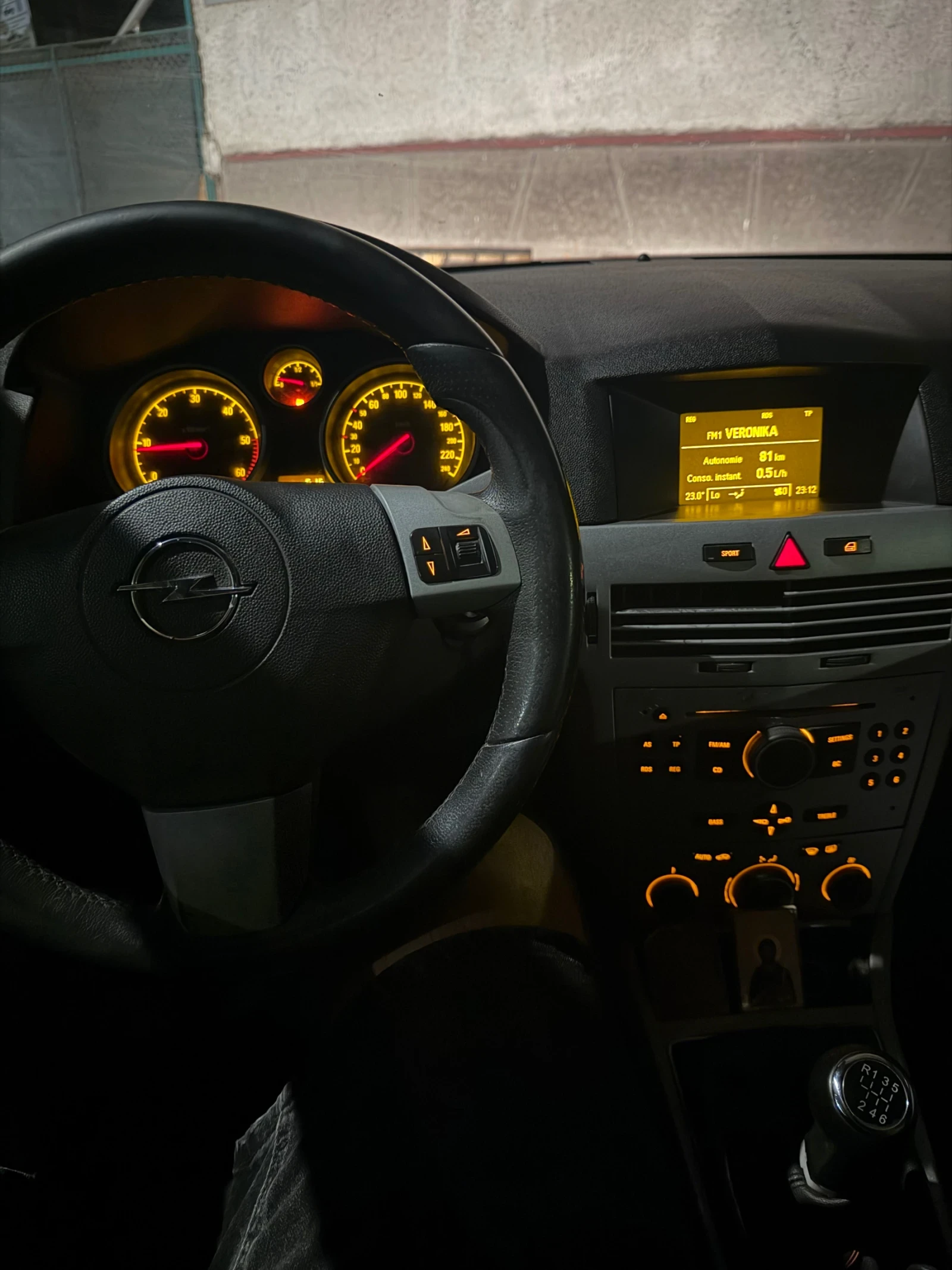 Opel Astra, снимка 3 - Автомобили и джипове - 55751930
