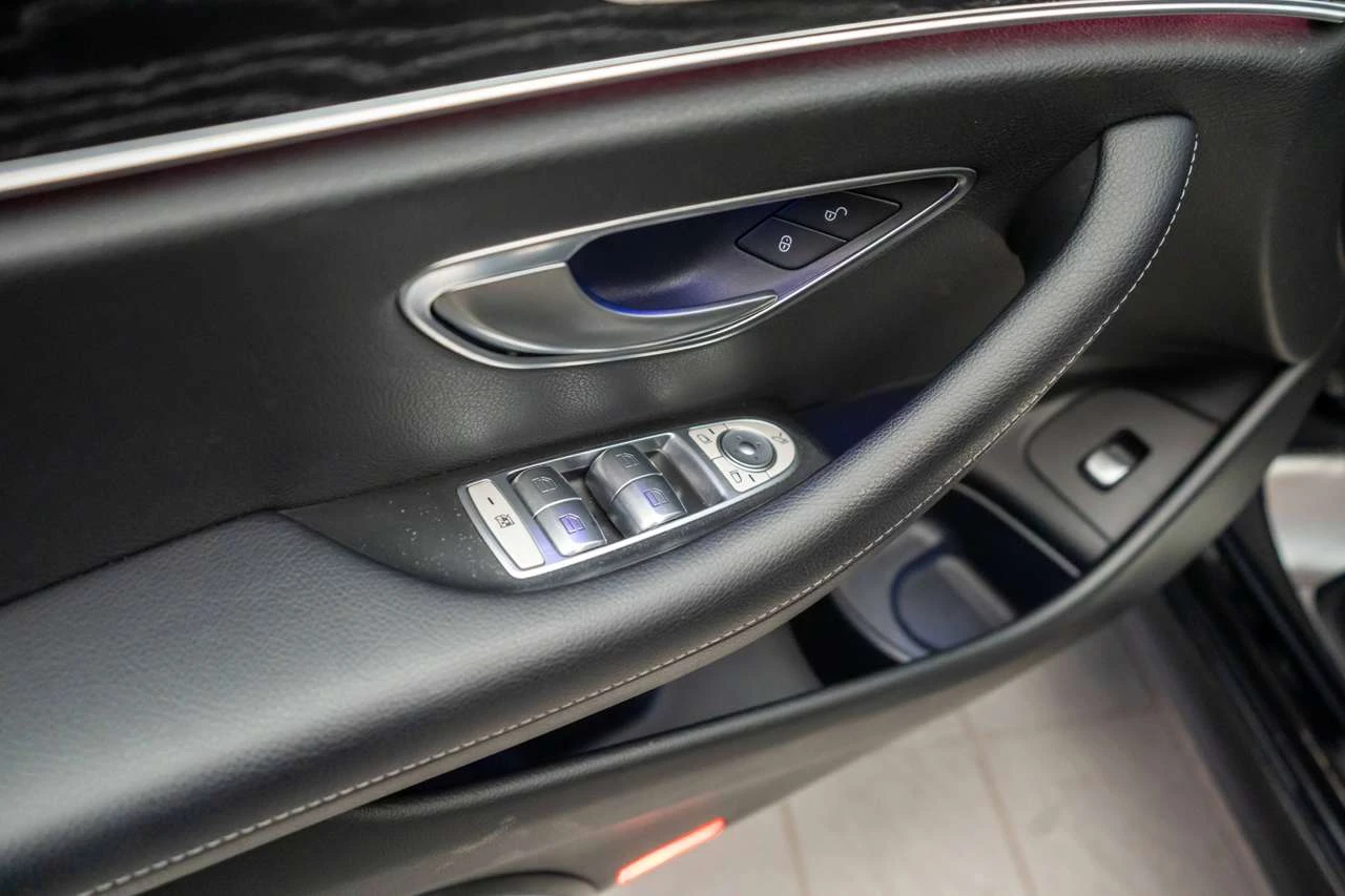 Mercedes-Benz E 400 E 400 4MATIC Sedan, снимка 10 - Автомобили и джипове - 56580127