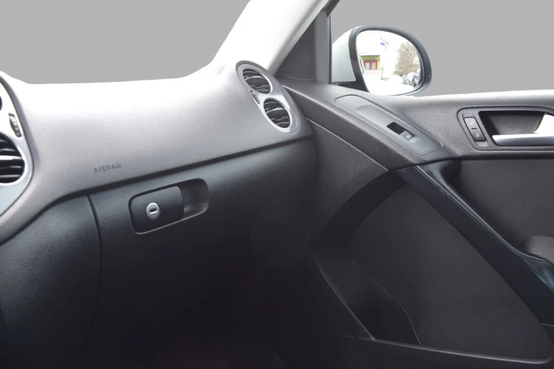 VW Tiguan * АвтоКредит* (Цена до БГ) , снимка 13 - Автомобили и джипове - 53560527