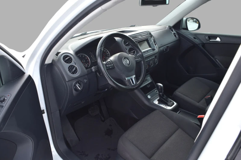 VW Tiguan * АвтоКредит* (Цена до БГ) , снимка 16 - Автомобили и джипове - 53560527