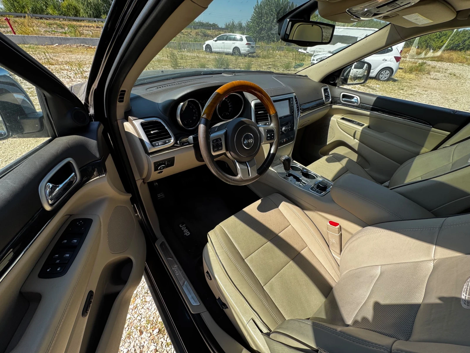 Jeep Grand cherokee 3.6 Швейцария 1-соб. 200 000км Overland Обдух, снимка 16 - Автомобили и джипове - 52555137