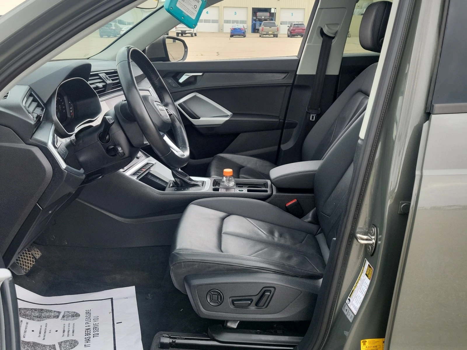 Audi Q3 Komfort/CARFAX/ Подгрев/Памет/НАРДО, снимка 5 - Автомобили и джипове - 55800363