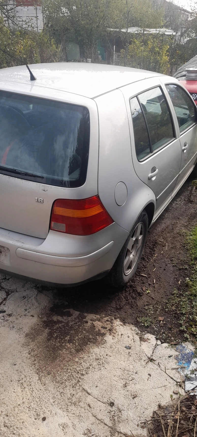 VW Golf, снимка 1 - Автомобили и джипове - 46996616