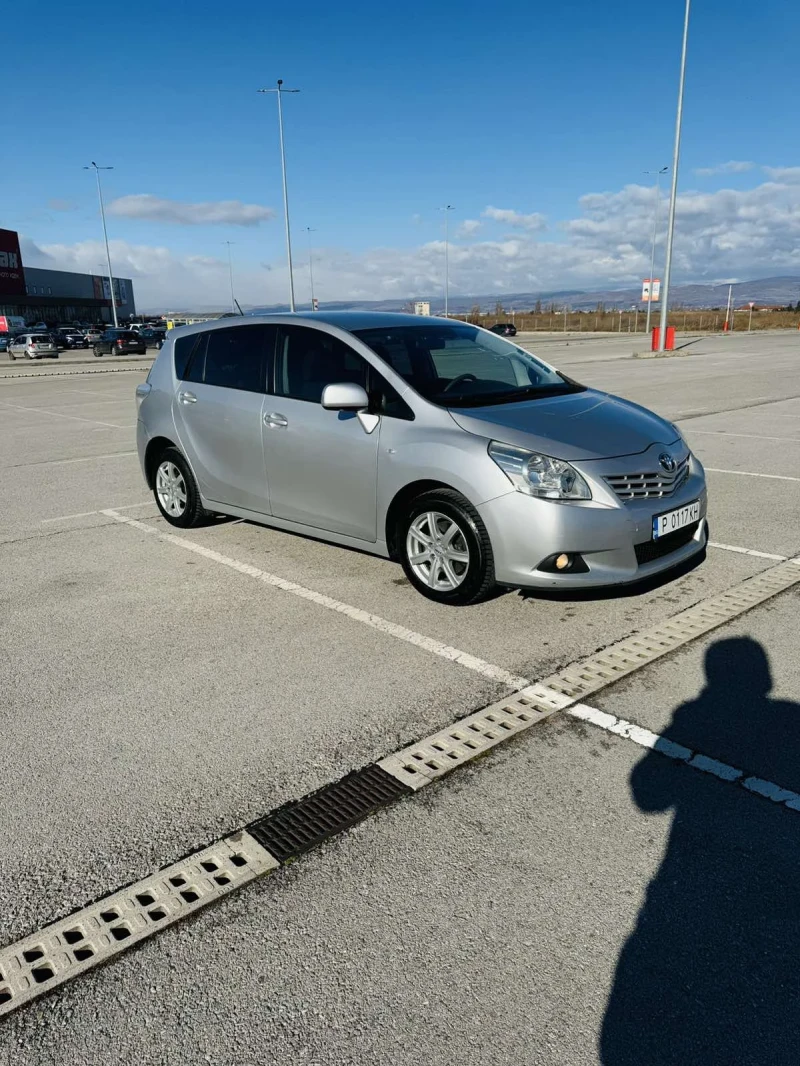 Toyota Verso 2.0 d4d, снимка 3 - Автомобили и джипове - 48117964